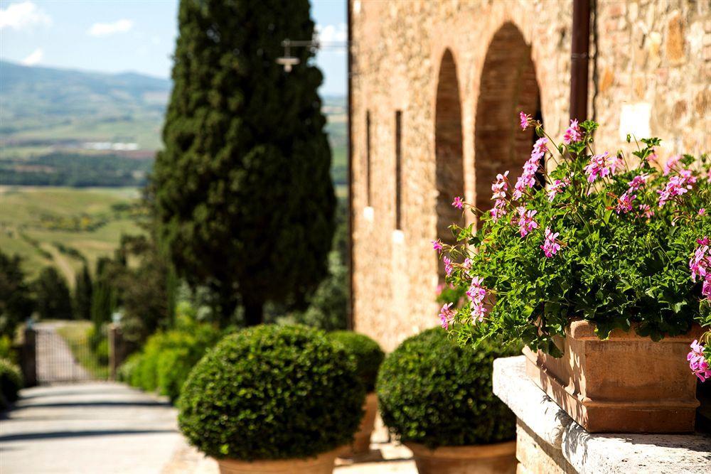 Castello Banfi - Il Borgo - Relais Et Chateaux Poggio alle Mura Экстерьер фото