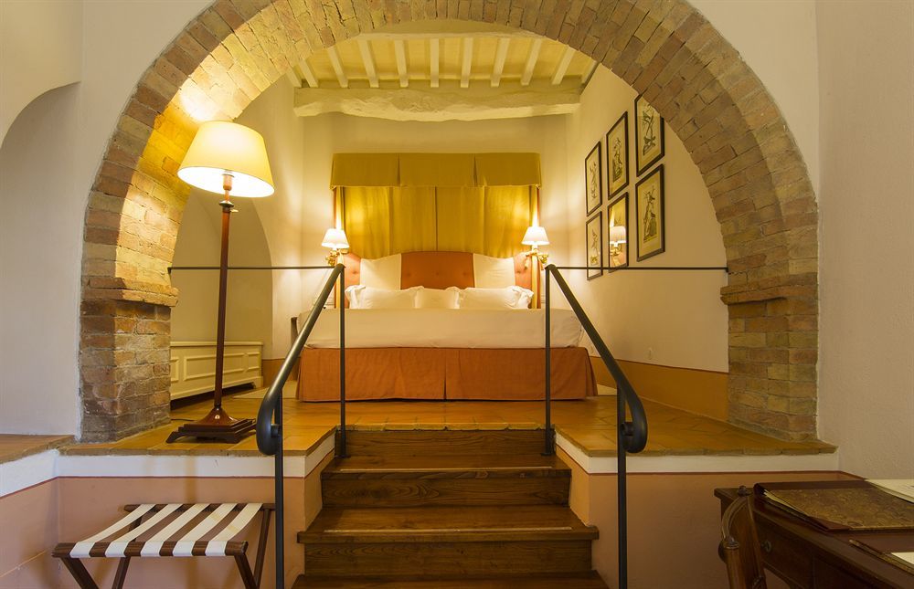 Castello Banfi - Il Borgo - Relais Et Chateaux Poggio alle Mura Экстерьер фото