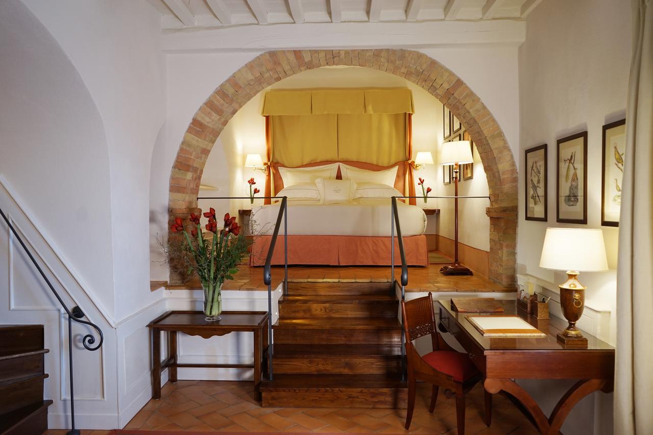 Castello Banfi - Il Borgo - Relais Et Chateaux Poggio alle Mura Экстерьер фото