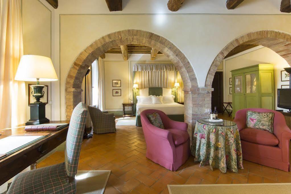 Castello Banfi - Il Borgo - Relais Et Chateaux Poggio alle Mura Экстерьер фото