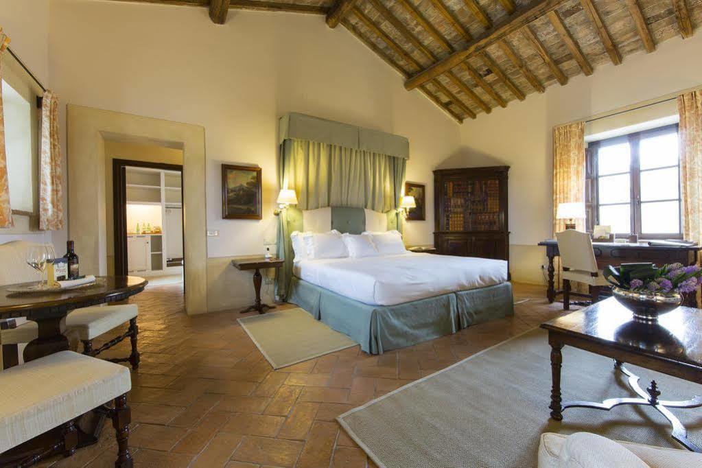 Castello Banfi - Il Borgo - Relais Et Chateaux Poggio alle Mura Экстерьер фото