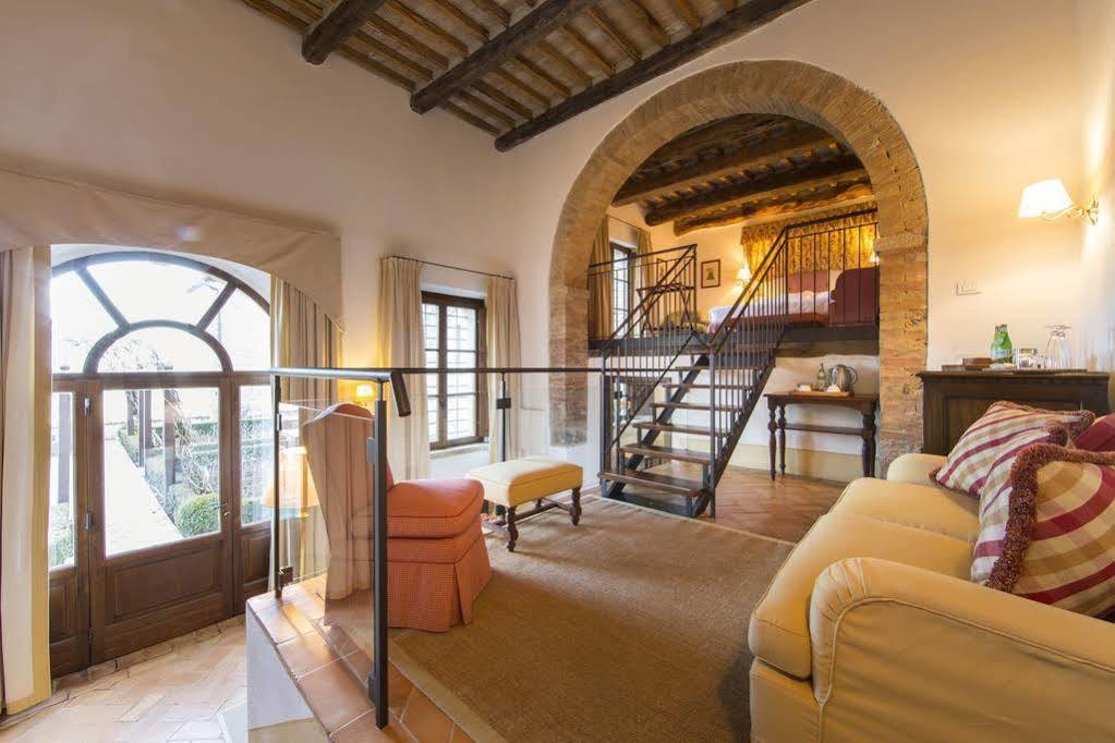Castello Banfi - Il Borgo - Relais Et Chateaux Poggio alle Mura Экстерьер фото