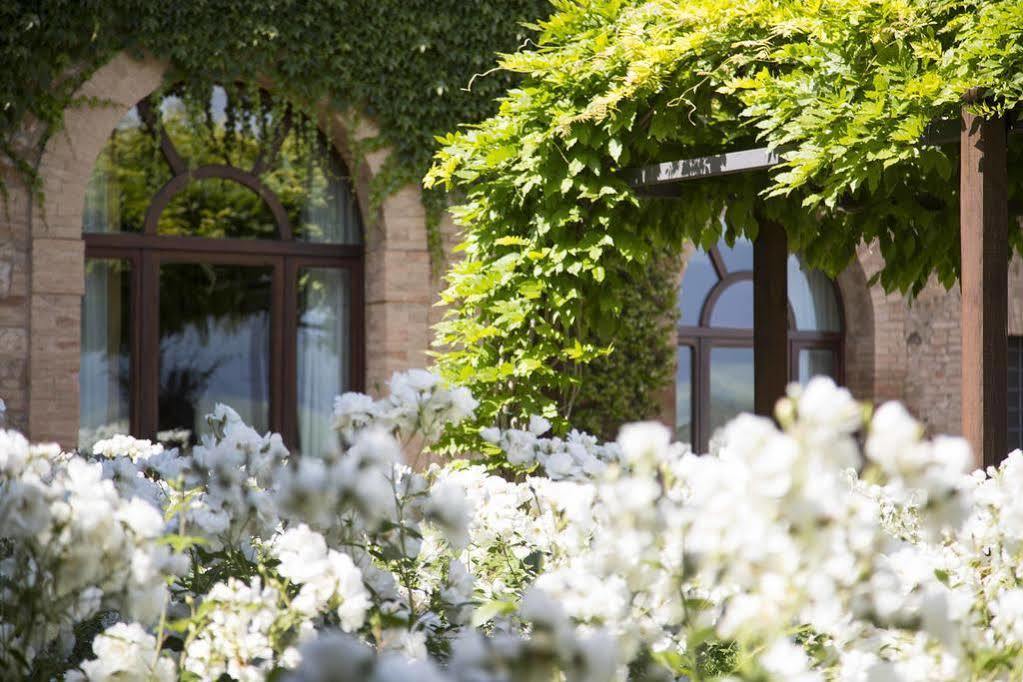 Castello Banfi - Il Borgo - Relais Et Chateaux Poggio alle Mura Экстерьер фото